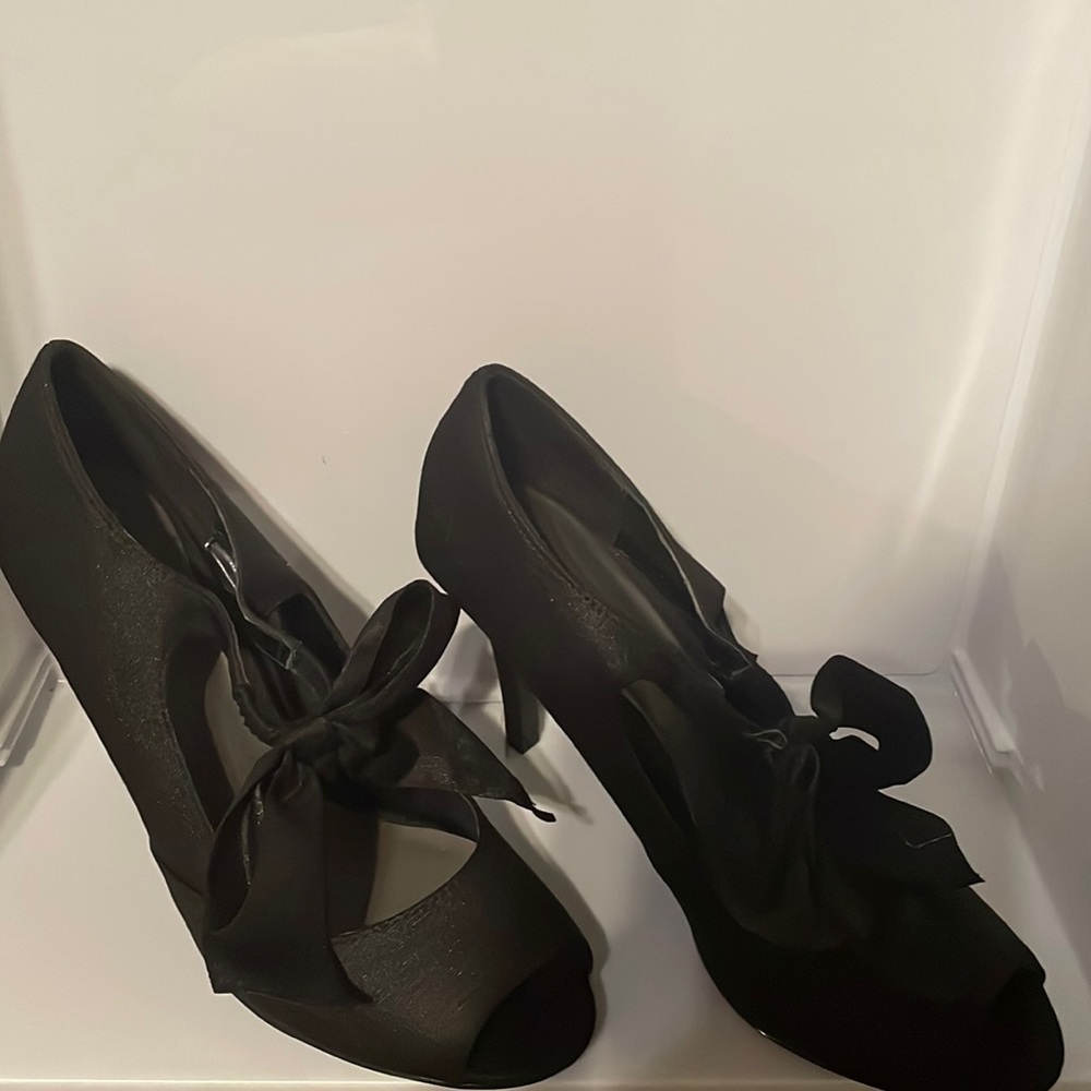 Ann Marino Bow Top Black Heels